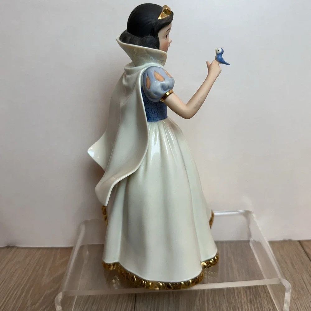 Disney Showcase Collection Snow White With Bluebird Figurine Lenox‎ W/Stand